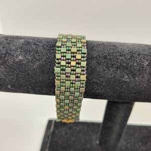 Handcrafted Khaki Green glass bead bracelet